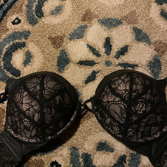 Womens 32D Victoria secret bra - Picture 2 of 4